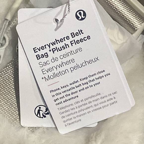 New Lululemon Everywhere Belt Bag Plush Fleece white - Picture 8 of 10
